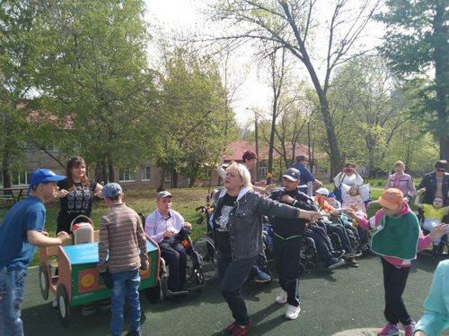 «Яркий май»