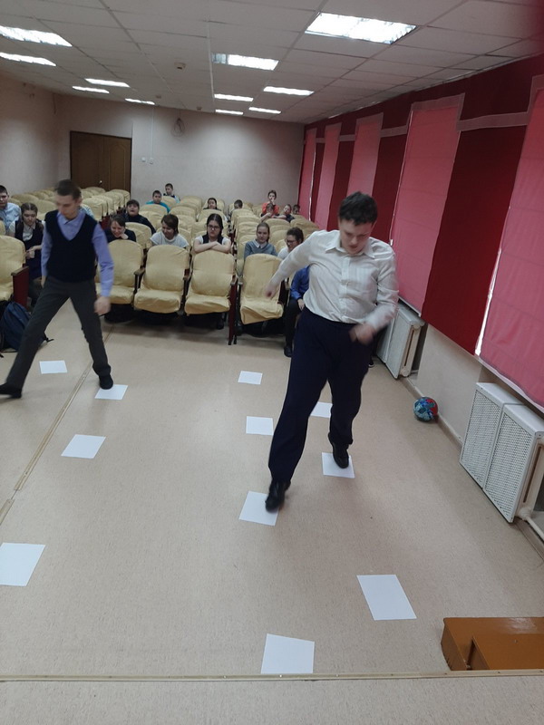 «Русский солдат умом и силой богат»