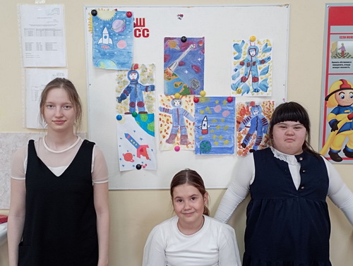 к Дню космонавтики