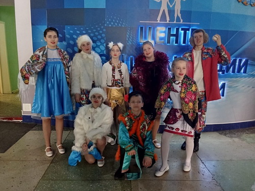 «Открытый занавес»